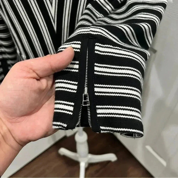 Sharon Young slant zip striped jacket, zip sleeves and zip pockets - Picture 10 of 11